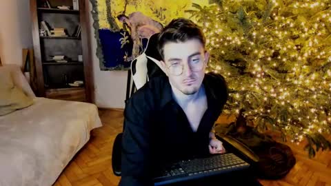 JulianDylan online show from 31, 12, 2024