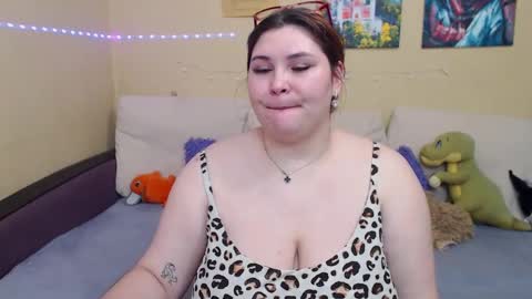 Snapshot of juliasane_ chatting on 12, 1, 2025 Jul online show from 12, 1, 2025