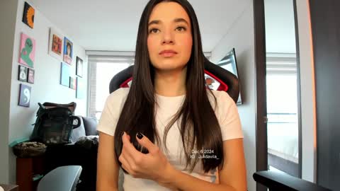 Jeimy Help me to reach 100 thumbs up online show from 6, 12, 2024