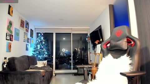 Jeimy Help me to reach 100 thumbs up online show from 31, 12, 2024