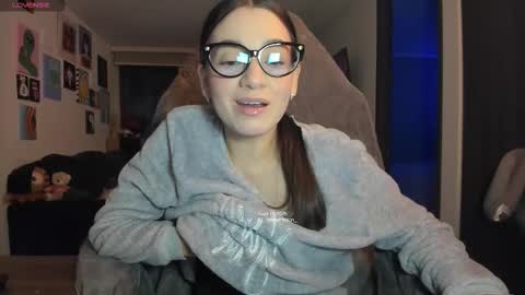 Jeimy Help me to reach 100 thumbs up online show from 11, 9, 2025