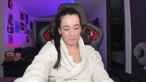 Jeimy Help me to reach 100 thumbs up online show from 3, 2, 2026