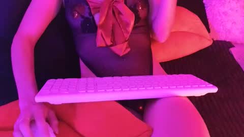 Julie-Game online show from 4, 12, 2025