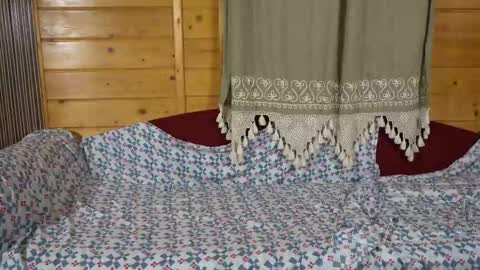 Julie and TheAverageGuy aka Max online show from 18, 9, 2025