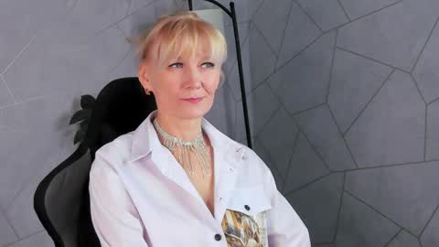 Julie Lucasss online show from 30, 4, 2026