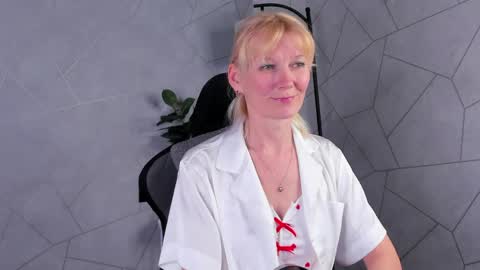 Julie Lucasss online show from 12, 5, 2026