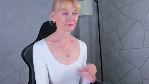 Julie Lucasss online show from 13, 5, 2026