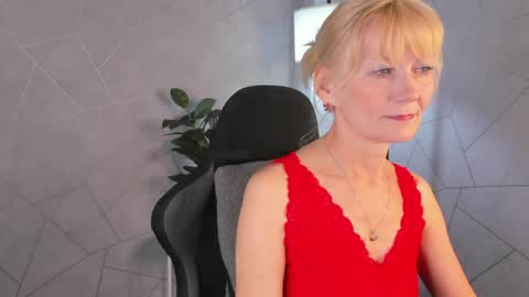 Julie Lucasss online show from 14, 5, 2026