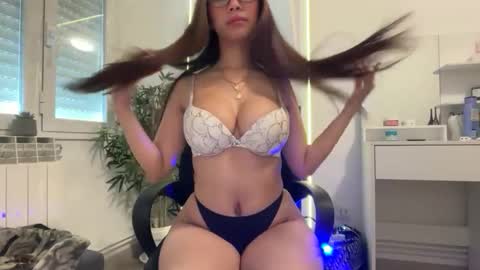Julie online show from 12, 5, 2026