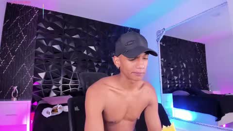 Snapshot of juliensaint_ chatting on 25, 10, 2025 Julien online show from 25, 10, 2025