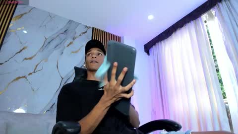 Julien online show from 5, 12, 2025