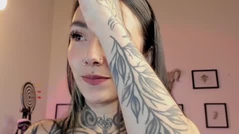 Snapshot of juliet_sourire chatting on 3, 1, 2025 juliet_sourire online show from 3, 1, 2025