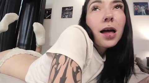 Snapshot of juliet_sourire chatting on 13, 2, 2025 juliet_sourire online show from 13, 2, 2025