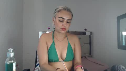 julieta__fox_ online show from 9, 1, 2025