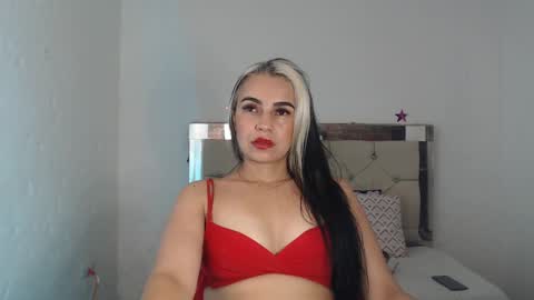 Snapshot of julieta__fox_ chatting on 11, 1, 2025 julieta__fox_ online show from 11, 1, 2025