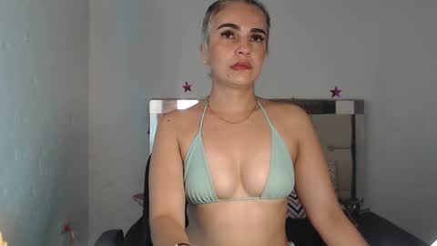 Snapshot of julieta__fox_ chatting on 13, 1, 2025 julieta__fox_ online show from 13, 1, 2025