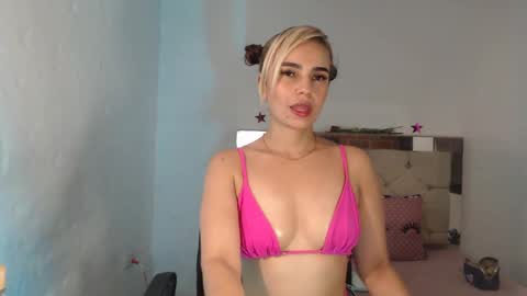 Snapshot of julieta__fox_ chatting on 10, 3, 2025 julieta__fox_ online show from 10, 3, 2025