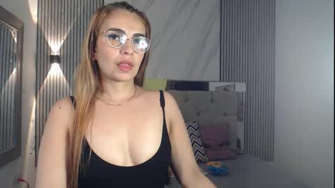 Snapshot of julieta__fox_ chatting on 14, 9, 2025 julieta__fox_ online show from 14, 9, 2025