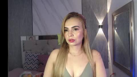Snapshot of julieta__fox_ chatting on 19, 10, 2025 julieta__fox_ online show from 19, 10, 2025