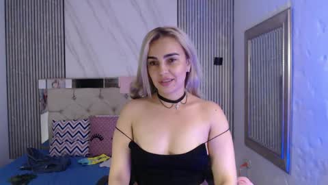 Snapshot of julieta__fox_ chatting on 21, 4, 2026 julieta__fox_ online show from 21, 4, 2026