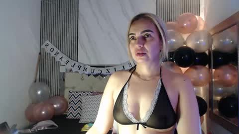 Snapshot of julieta__fox_ chatting on 24, 4, 2026 julieta__fox_ online show from 24, 4, 2026