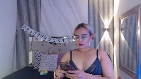 Snapshot of julieta__fox_ chatting on 28, 4, 2026 julieta__fox_ online show from 28, 4, 2026