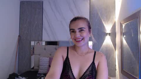 Snapshot of julieta__fox_ chatting on 30, 4, 2026 julieta__fox_ online show from 30, 4, 2026