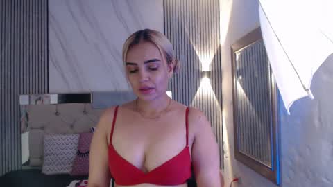 Snapshot of julieta__fox_ chatting on 2, 5, 2026 julieta__fox_ online show from 2, 5, 2026
