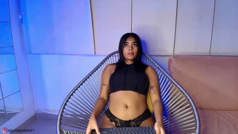 Juli online show from 4, 1, 2025