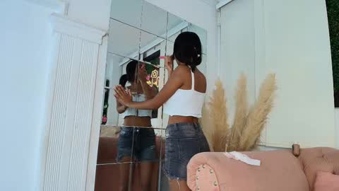 Snapshot of julieta_aguilar chatting on 2, 11, 2025 Juli online show from 2, 11, 2025