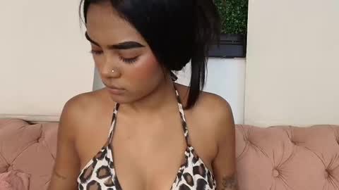 Snapshot of julieta_aguilar chatting on 19, 11, 2025 Juli online show from 19, 11, 2025