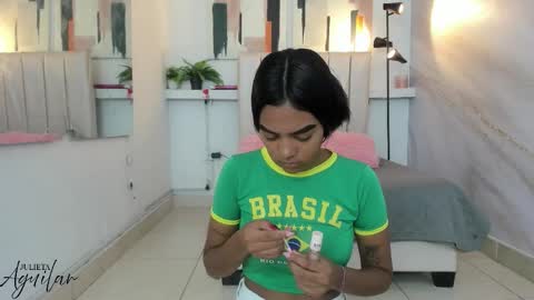 Snapshot of julieta_aguilar chatting on 20, 11, 2025 Juli online show from 20, 11, 2025