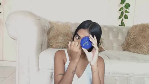 Snapshot of julieta_aguilar chatting on 23, 11, 2025 Juli online show from 23, 11, 2025