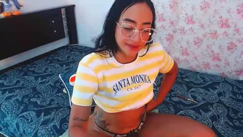 Snapshot of julieta_art1 chatting on 16, 12, 2024 julieta art1 online show from 16, 12, 2024
