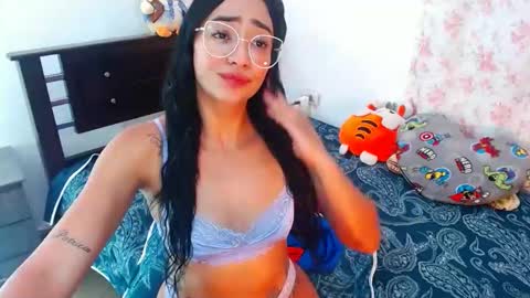Snapshot of julieta_art1 chatting on 23, 12, 2024 julieta art1 online show from 23, 12, 2024