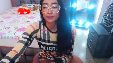 Snapshot of julieta_art1 chatting on 9, 2, 2025 julieta art1 online show from 9, 2, 2025