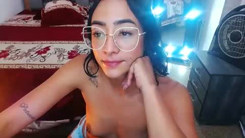 Snapshot of julieta_art1 chatting on 19, 2, 2025 julieta art1 online show from 19, 2, 2025