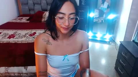 Snapshot of julieta_art1 chatting on 8, 3, 2025 julieta art1 online show from 8, 3, 2025