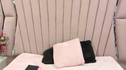 Snapshot of julieta_diamond chatting on 15, 12, 2025 Julieta online show from 15, 12, 2025