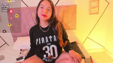 Snapshot of julieta_lein chatting on 28, 10, 2025 julieta_lein online show from 28, 10, 2025