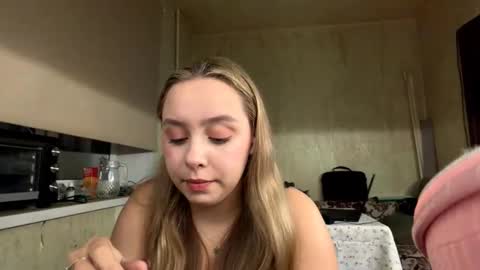 Mia online show from 28, 10, 2025