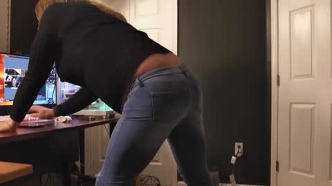 Snapshot of julietsusa chatting on 15, 2, 2026 Julie TS online show from 15, 2, 2026