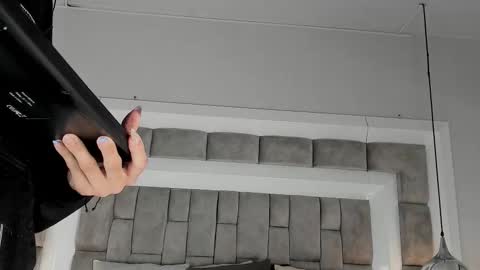 Hi guys It is a pleasure to have you here I am Julieta  online show from 4, 2, 2026