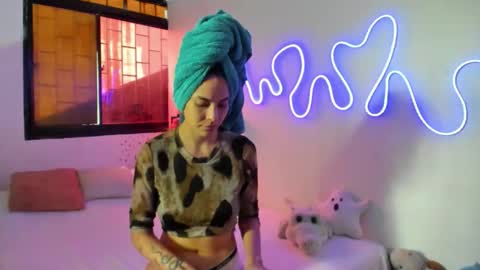 Snapshot of juliette_sweet05 chatting on 1, 11, 2025 juliette online show from 1, 11, 2025