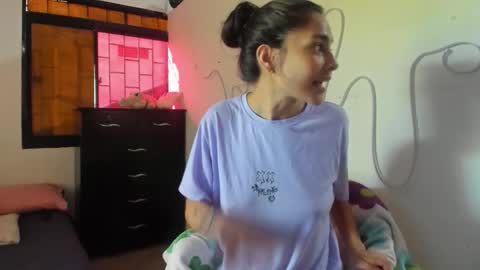 Snapshot of juliette_sweet05 chatting on 16, 11, 2025 juliette online show from 16, 11, 2025