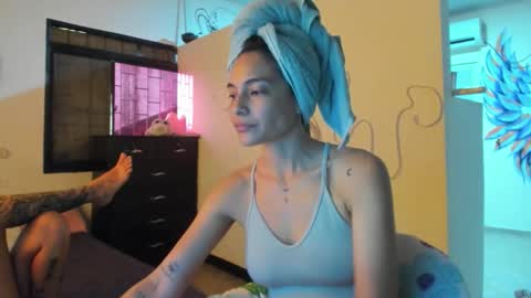 Snapshot of juliette_sweet05 chatting on 19, 11, 2025 juliette online show from 19, 11, 2025