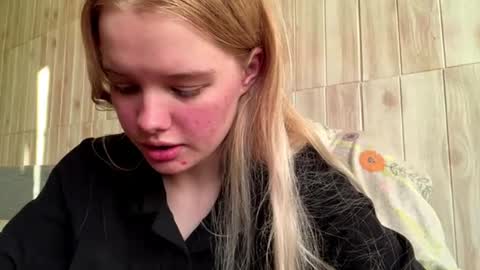 Snapshot of juligwartney chatting on 5, 7, 2026 Malin online show from 5, 7, 2026
