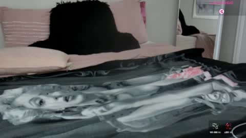 Juli Monroe online show from 2, 1, 2025