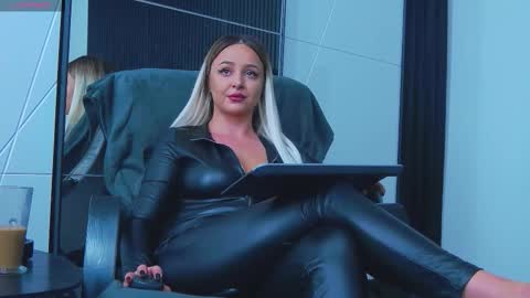 Snapshot of julliamilerrr chatting on 18, 10, 2025 Julia online show from 18, 10, 2025