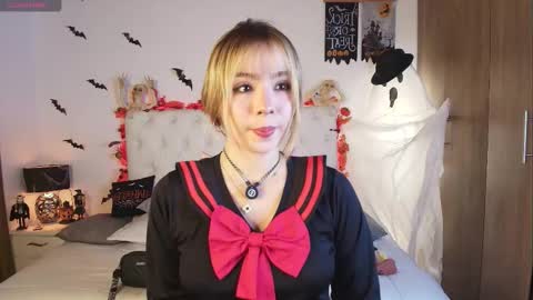 jullianapriv_ online show from 8, 10, 2025